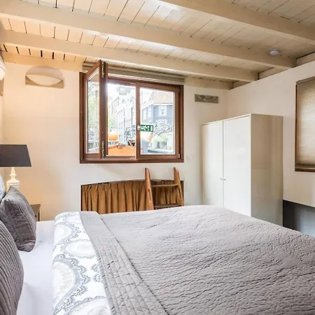 Luxury Houseboat Prince-william