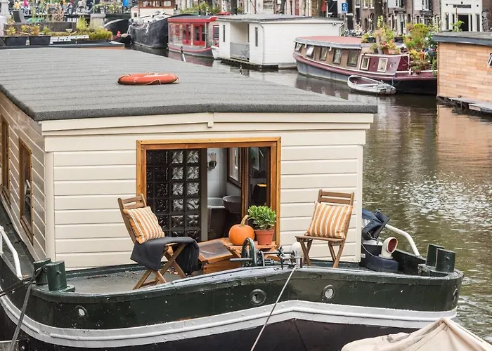 Nyaraló Luxury Houseboat Prince-william