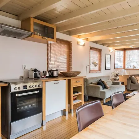 Luxury Houseboat Prince-william