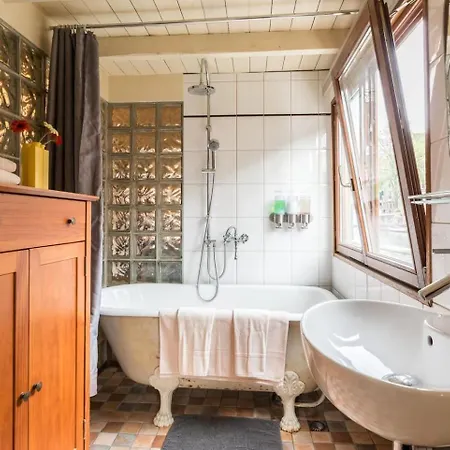 Luxury Houseboat Prince-william