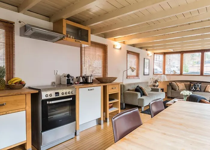 Luxury Houseboat Prince-william